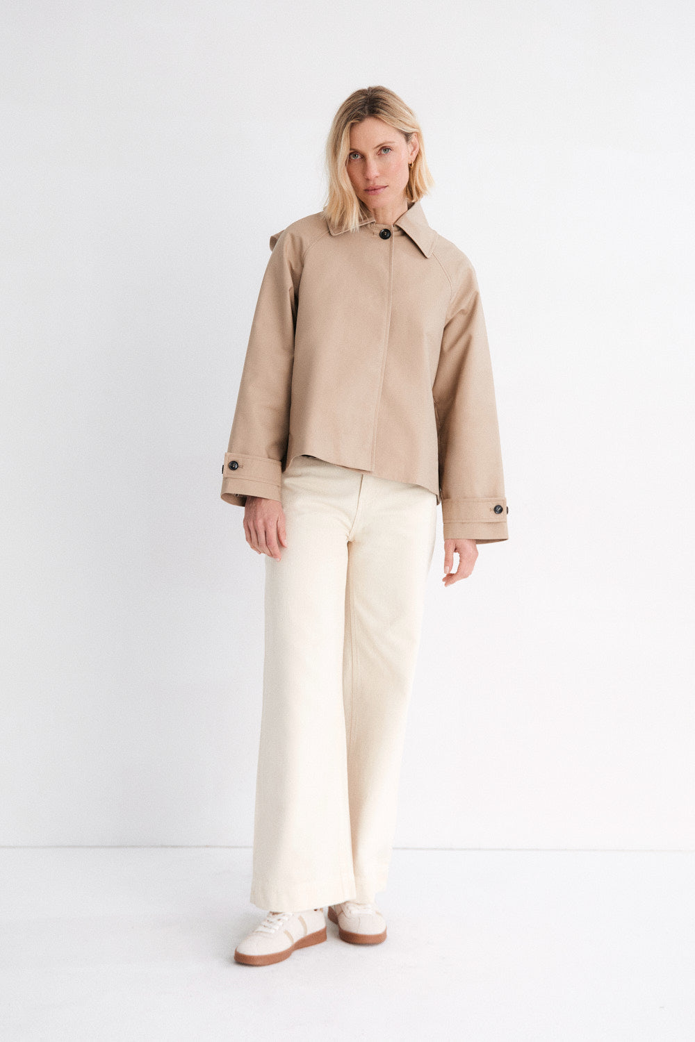 Gabardina Corta Freya Beige