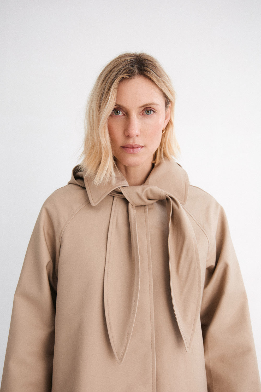 Gabardina Corta Freya Beige