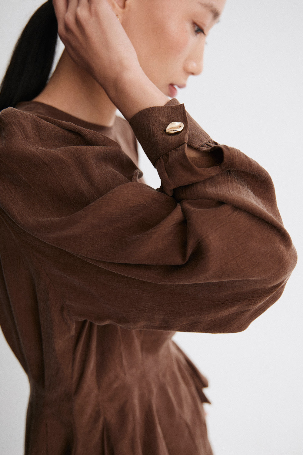 Blusa Pliegues Marrón Solstice