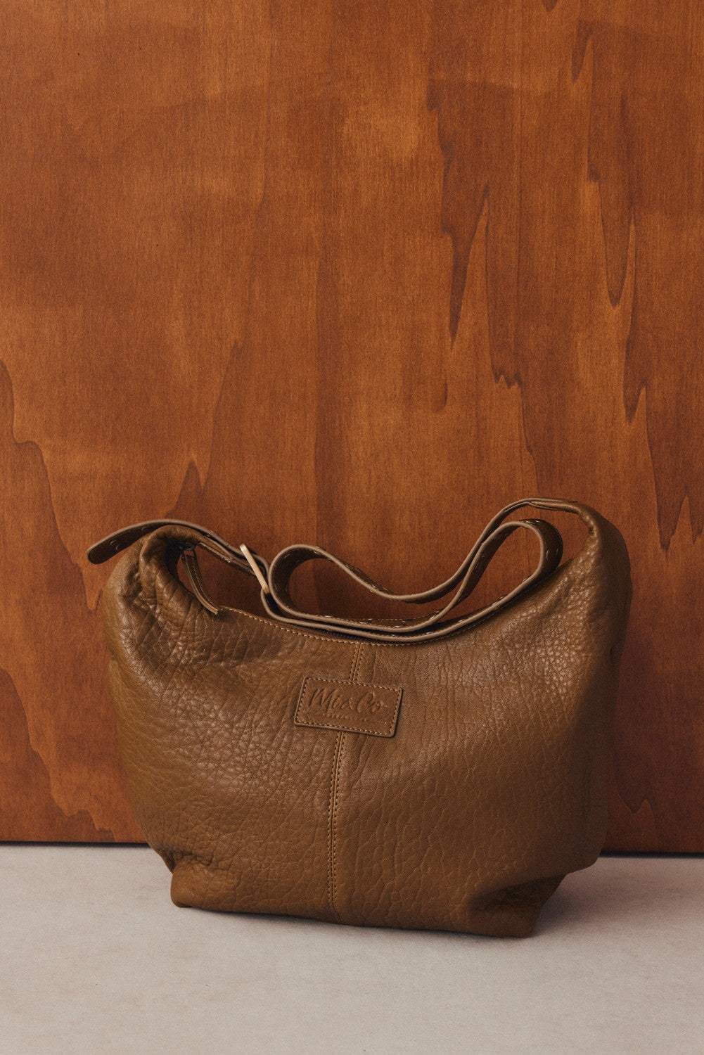 Bolso Medialuna Tachas