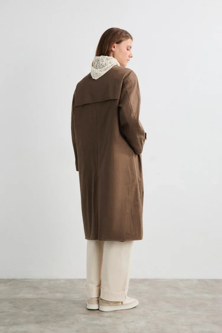 Gabardina Aelia Caqui